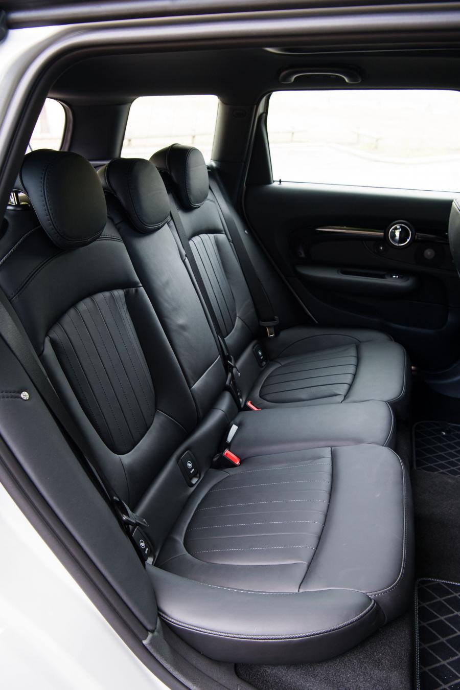 Интерьер Mini Cooper S Clubman Masterpiece Edition (F54) 2017 года  (AU) (фото 9 из 26)